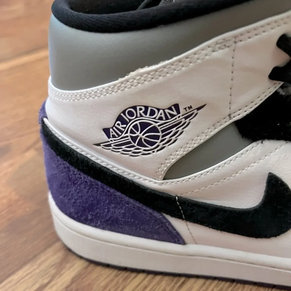 Air Jordan 1 Mid SE 'Varsity Purple' size 8 Nike Men